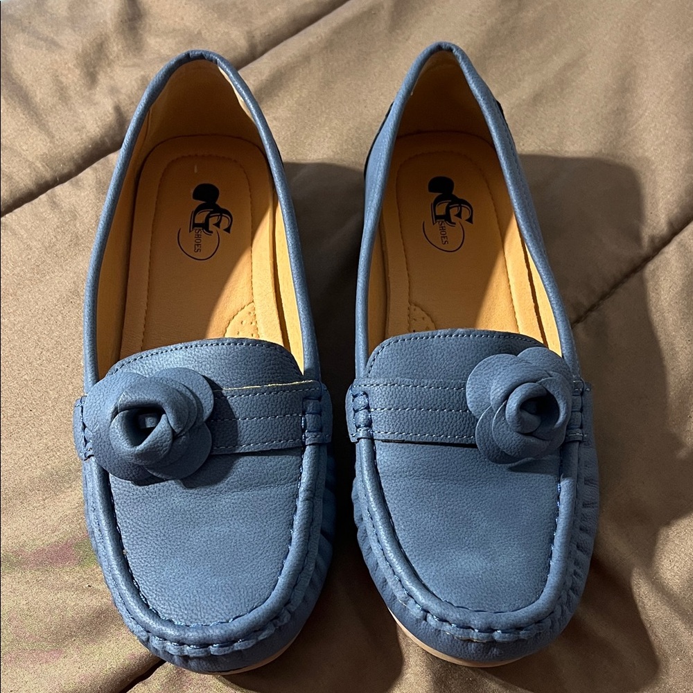 Elegant Blue Women's Loafers with Floral Accent